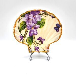 Decoupage Scalloped shell Light Purple flowers with butterfly